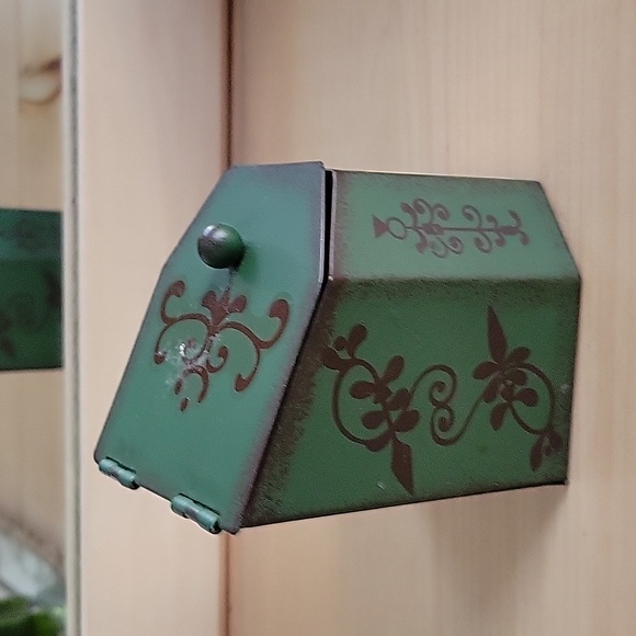 Country Market Spice Tin Candle- Vegetable Garden Scent - Picture 3 of 5